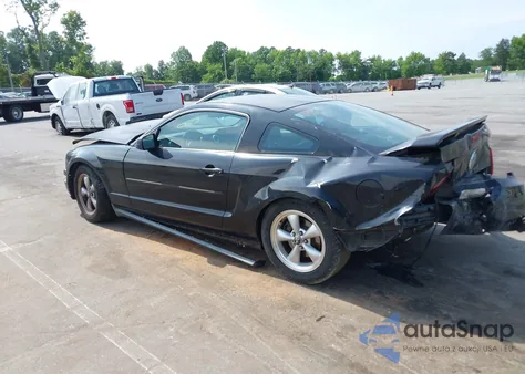 2008 Ford Mustang z USA, uszkodzony, nr VIN 1ZVHT80N985155422